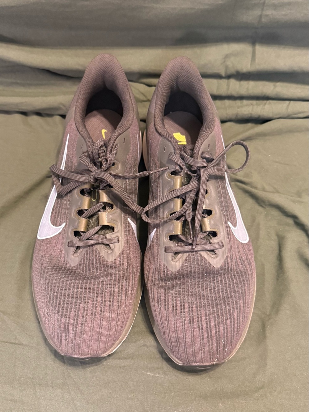 Nike Men's Athletic Running Shoes Mauve with White Swoosh